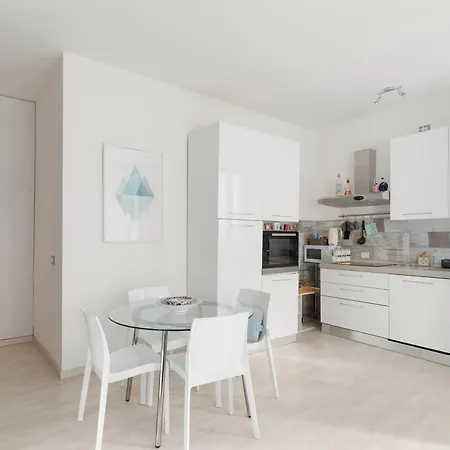 Guesthost - Cute Navigli Apartman *