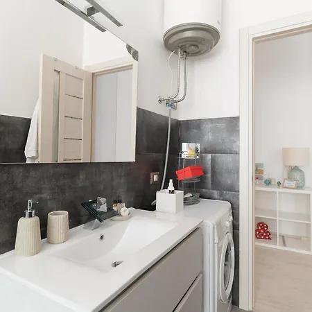 Guesthost - Cute Navigli * Milánó